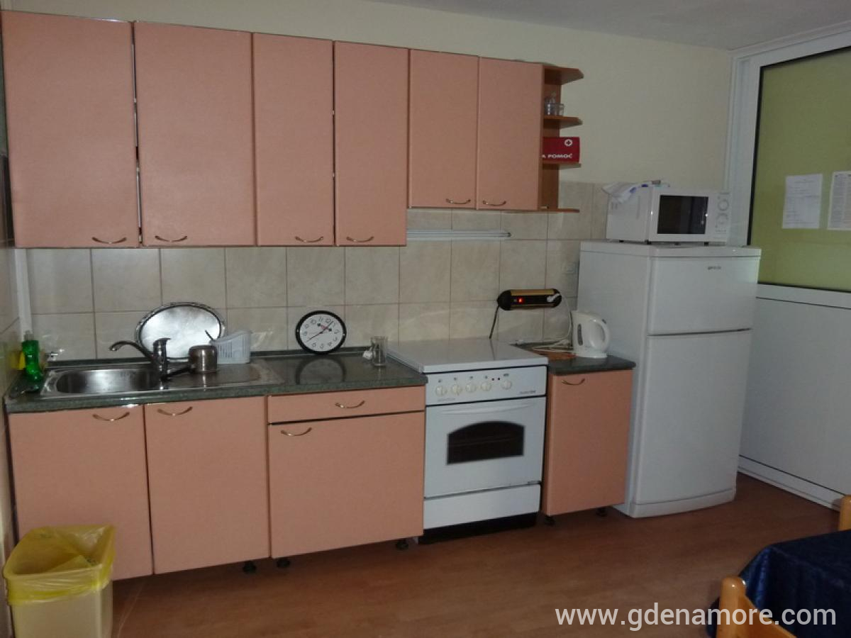 Villa Roing, logement privé à Omiš, Croatie - Kuhinja